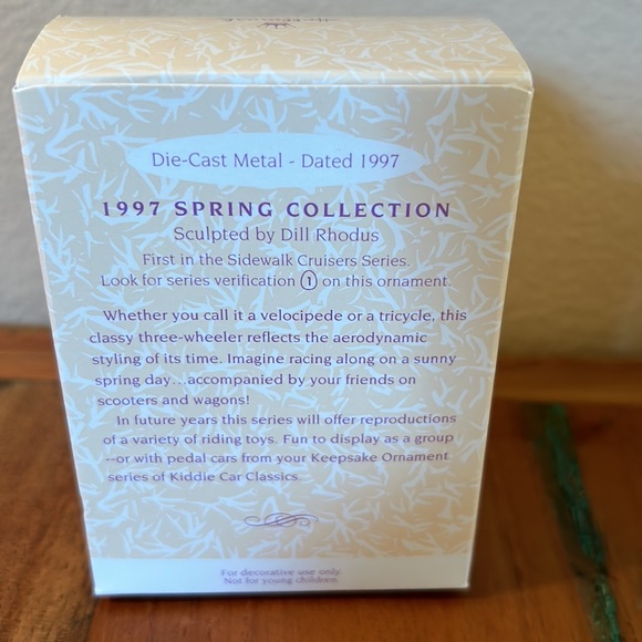 Hallmark Springtime collectors seriesSidewalk Cruiser - Picture 2 of 5